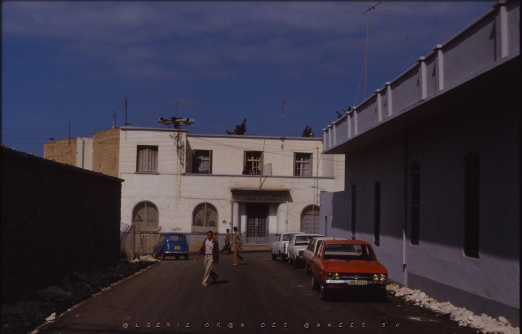 ECOLE MATERNELLE DE GAMBETTA EXTERIEUR EN 1984.JPG